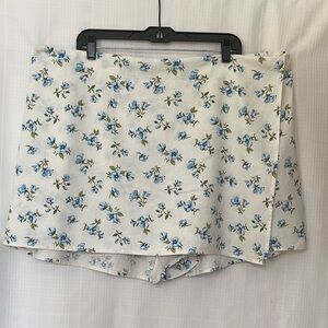 NWT Old Navy White and Blue Floral Women's Skorts